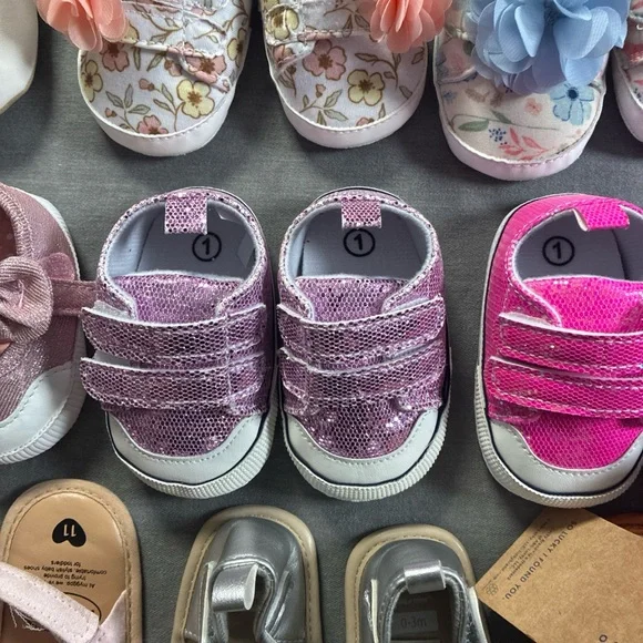 Lot of Newborn to Baby Shoes - Picture 2 of 12